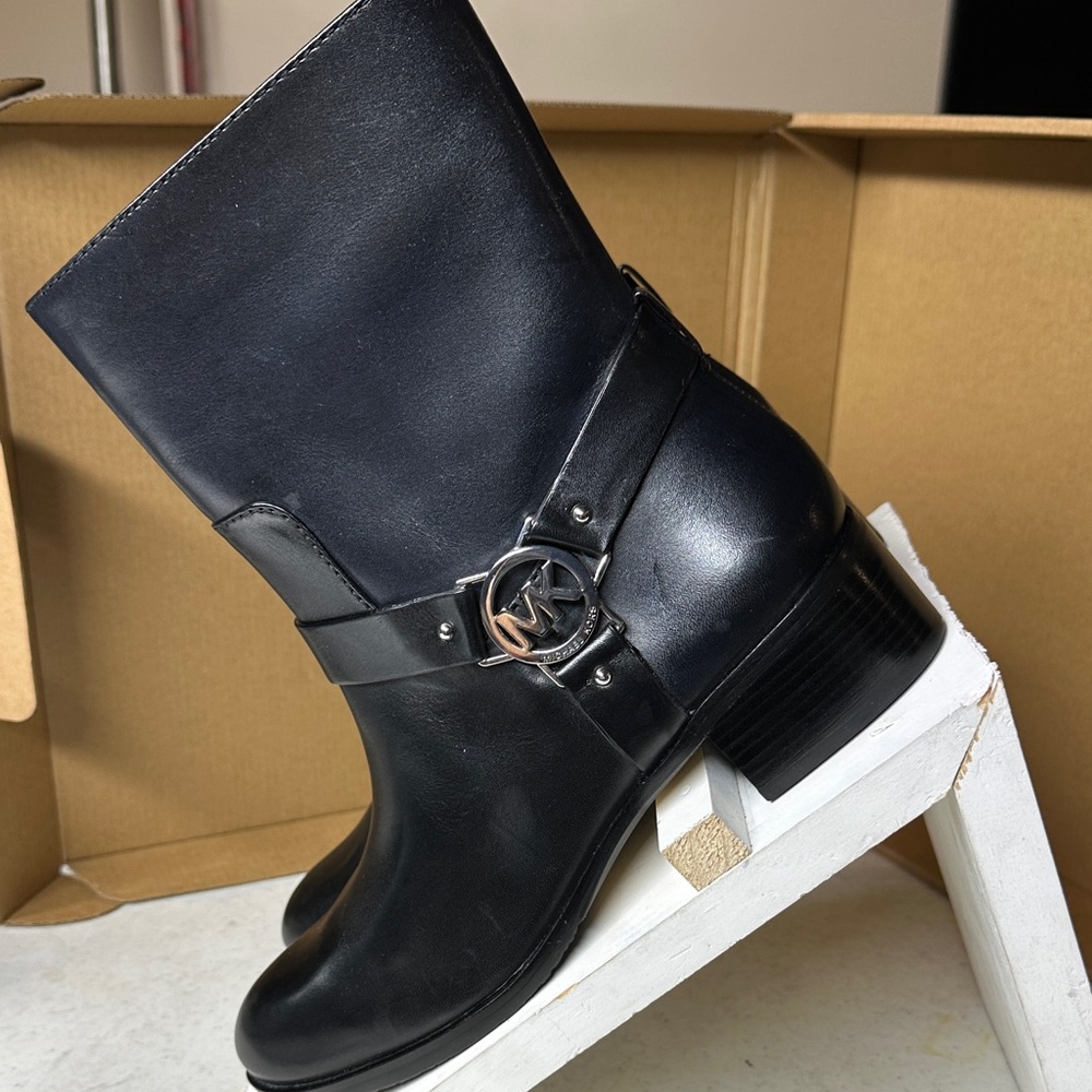 Michael Kors Turner Black Leather Ankle Boots New Size 8 - Picture 12 of 17
